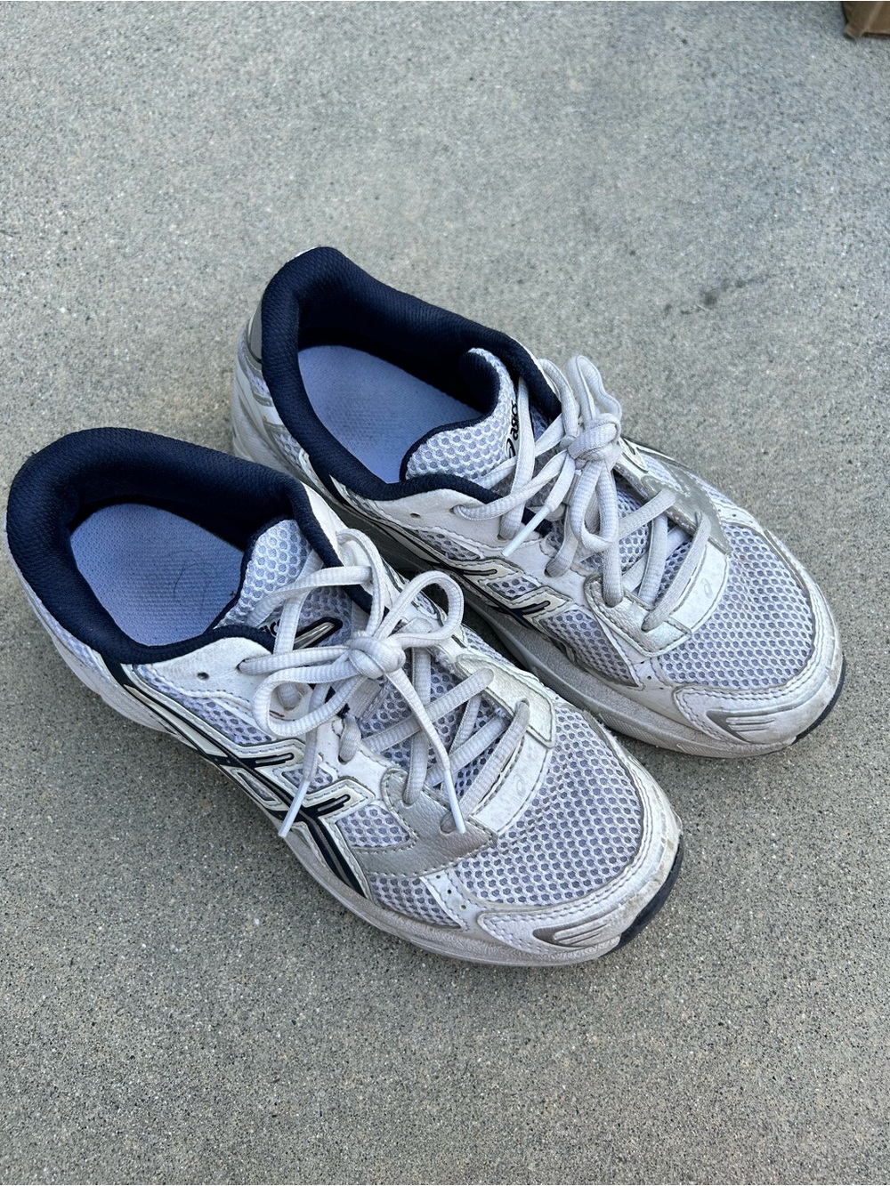 Kids youth size 5 ASICS Runners